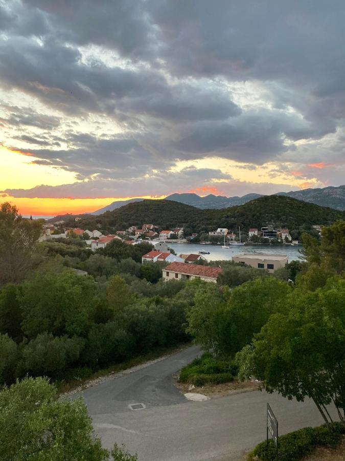 Apartmani Luka Zrnovo Екстер'єр фото